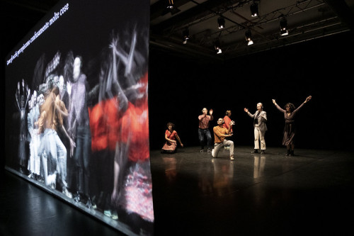 Identità reali e corpi alla “deriva” nell’era della schermocrazia: al Teatro India di Roma Teatringestazione presenta Monás - La reale sostanza delle cose e Variant B. NOT FOUND