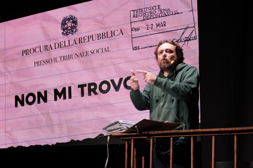Pinuccio racconta i paradossi dei social con NON MI TROVO