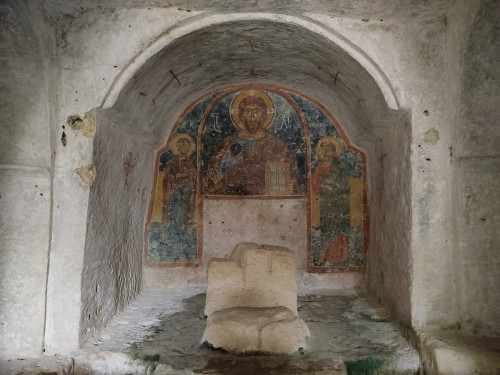 Mottola, tra mandorli in fiore e chiese rupestri