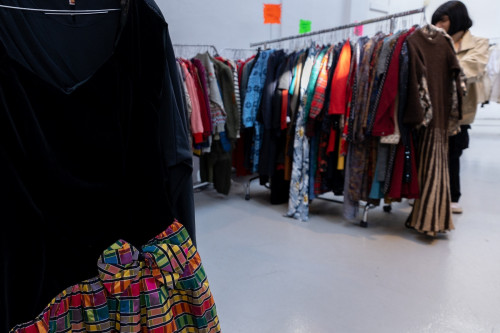 Torna Retrograde, il garage sale di East Market tutto dedicato all'abbigliamento vintage