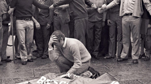 Bitonto – “Blu notte Piazza della Loggia: il luogo della memoria”