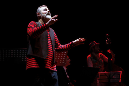 Storie da Cabaret di e con Andrea Bruni - Serie Teatrale in Tre Puntate Dedicata All'arte Ribelle Che è Più del Solo Far Ridere