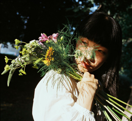 Ichiko Aoba la Cantautrice Giapponese in concerto - Sound Onirico Intriso di Folk e Ambient