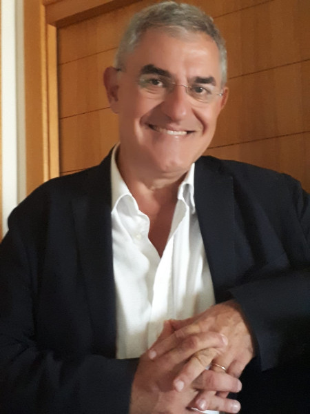 Conversazione con Piero Ricci: l’informazione nella società attuale, tra AI e caos mediatico. Lunedì 11 agosto a Manduria per "In vino veritas"