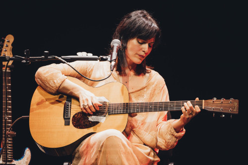 Erica Mou prosegue nel suo tour di presentazione dell'album "Cerchi"