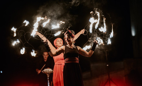 La notte dei desideri con musica, danza, food, teatro di strada, letture al buio e un osservatorio astronomico