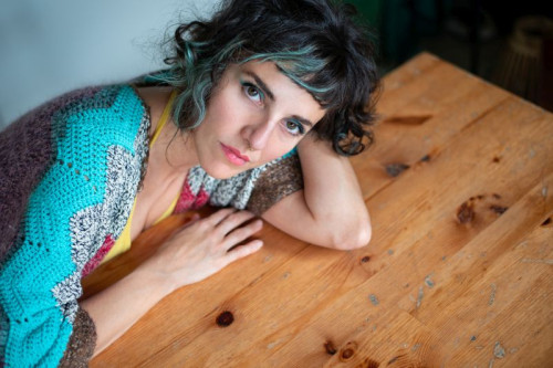 L'eclettica cantautrice MILA TRANI in concerto