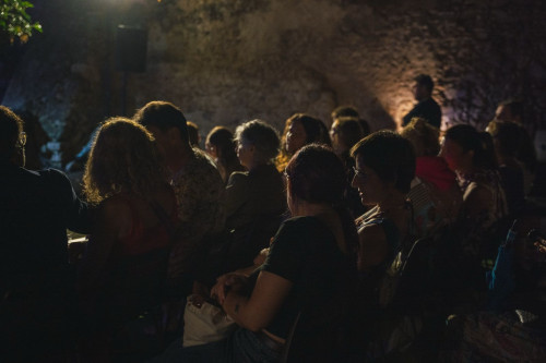 L’arte come cura e strumento di rigenerazione sociale: a Tropea torna “Teatro d’aMare”
