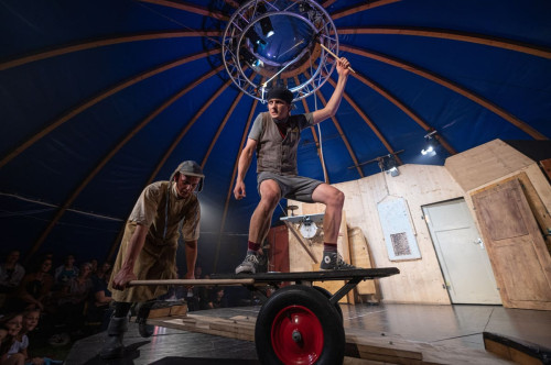 Villaggio De Sanctis 2025: circo contemporaneo, spettacoli, laboratori e anteprime, dal 15/19 ottobre a Villa De Sanctis