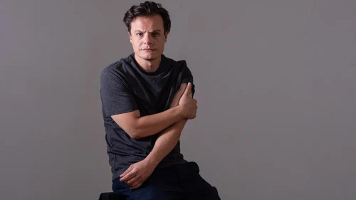 ARGOT STUDIO: Lino Musella legge Stato d’assedio del poeta Mahmud Darwish all’Argot Studio per un evento di beneficenza