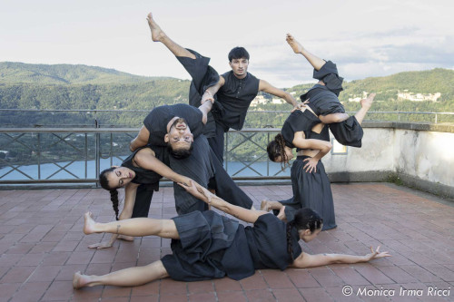 L’Ultimo Uomo: la nuova creazione della Compagnia Atacama tra danza e filosofia, ispirata a Byung-Chul Han