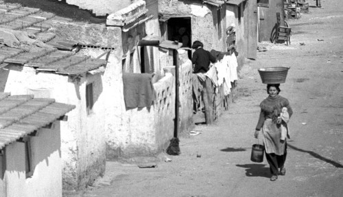 Roma oltre le mura: 1883  1960. XII Incontro- Vivere sotto gli archi, dagli sfollati a Pasolini