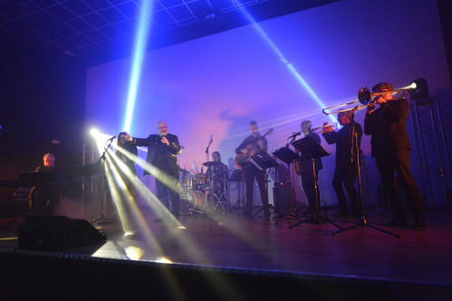 "50 anni di noi", il viaggio di Petrelli tra parole e musica