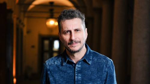 Luca Bizzarri inaugura la stagione teatrale 2025/2026 del Teatro Puccini di Firenze