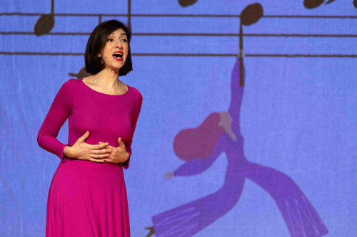 ESAGERATE! PIU’ CHE UN AGGETTIVO UN’ESORTAZIONE di e con Cinzia Spanò