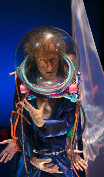 METADIETRO di Flavia Mastrella Antonio Rezza