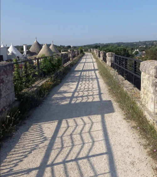 Una storia inedita percorrendo la Ciclovia dell'Acqua. Una lettera d'amore tra le pietre di un trullo...