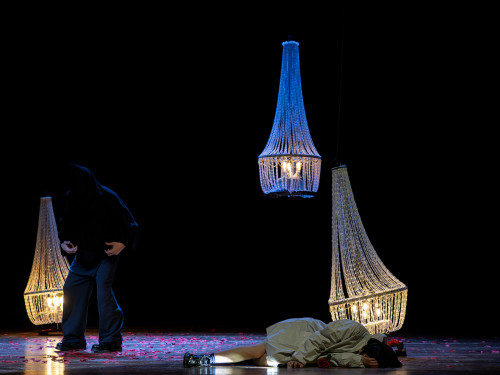 LA BELLA E LA BESTIA