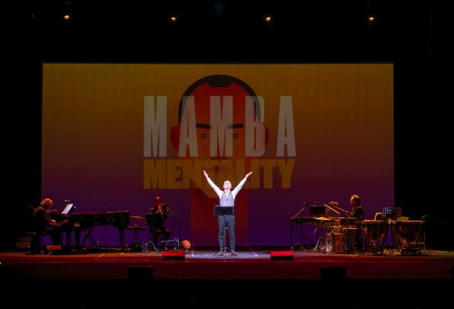 Federico Buffa in scena con Otto Infinito