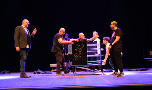 "Abracadown" diventa un tour.