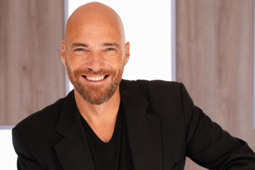 Andrea Pezzi presenta "La nostra Odissea" giovedì 23 aprile