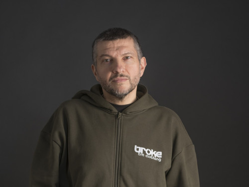 La cella di fronte, Kento porta a teatro l’esperienza nelle carceri minorili