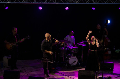 Il mito delle grandi donne del jazz rivive nel Festival Suoni e ritmi per la pace con il live Swing al Femminile