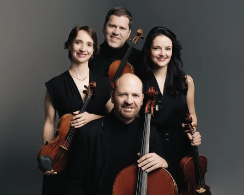 Quartetto e orchestra d'archi allo specchio